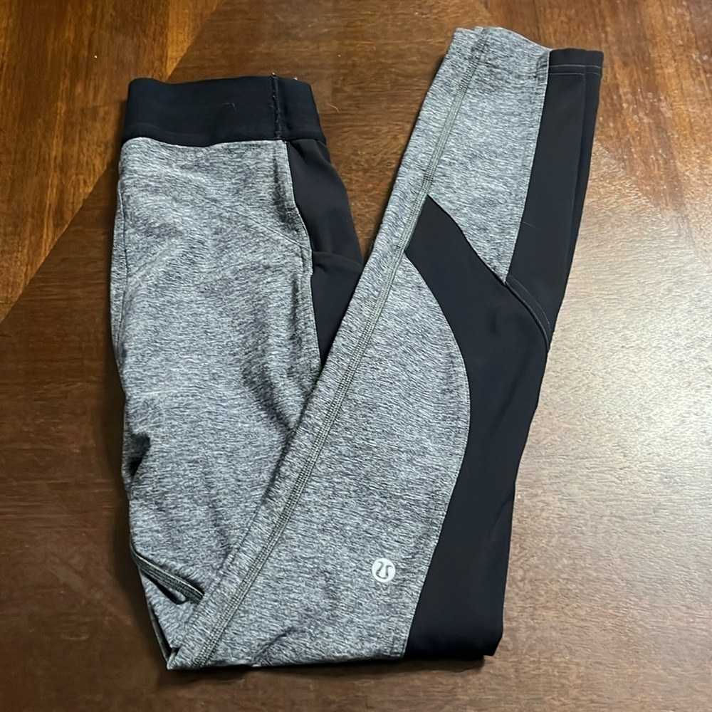 Lululemon legging 
25